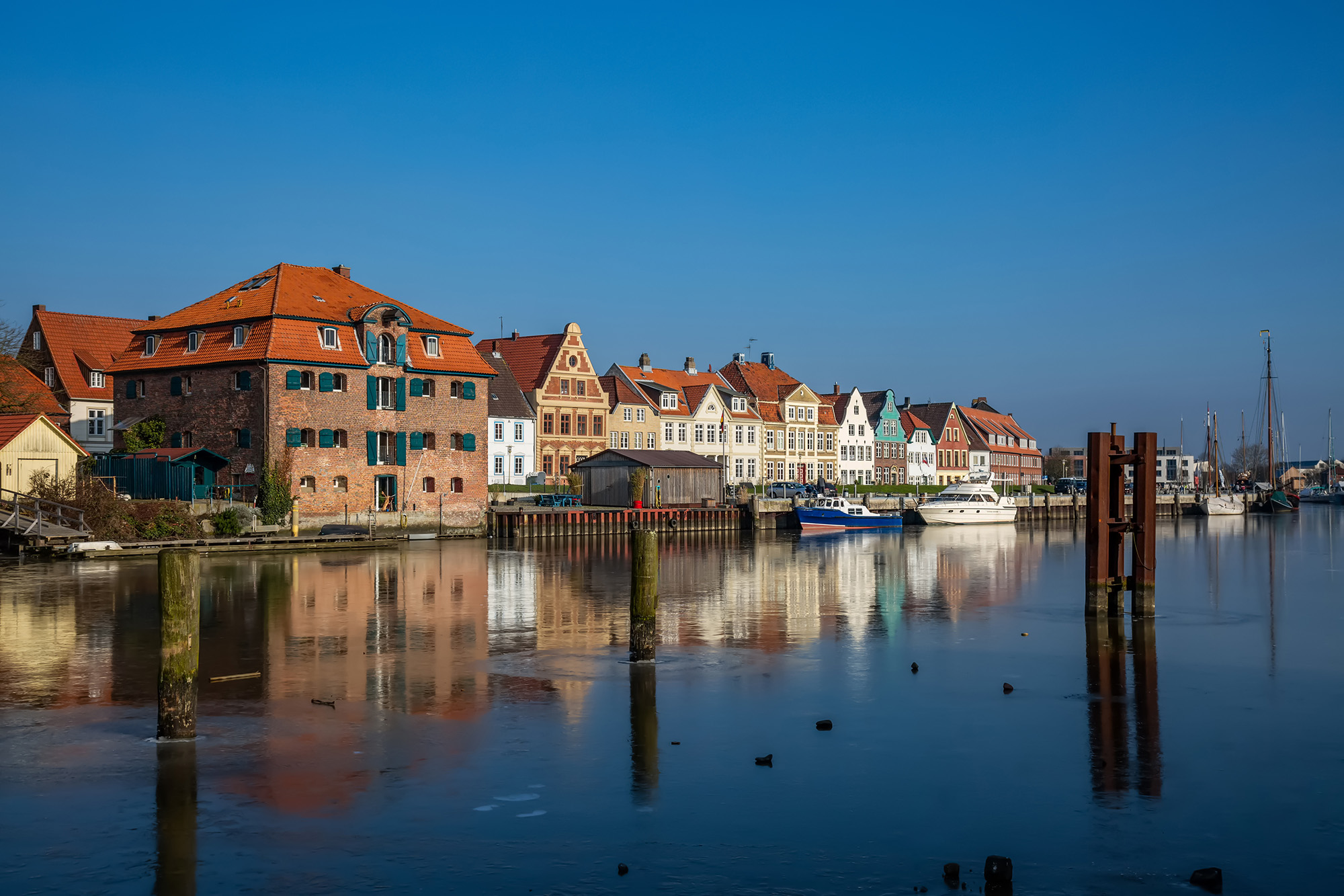 Photo of a waterfront promenade in Neumünster