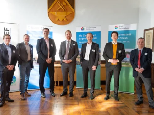 Group picture of the participants of the press conference for the construction of the YEXIO data center in Heiligenhaus